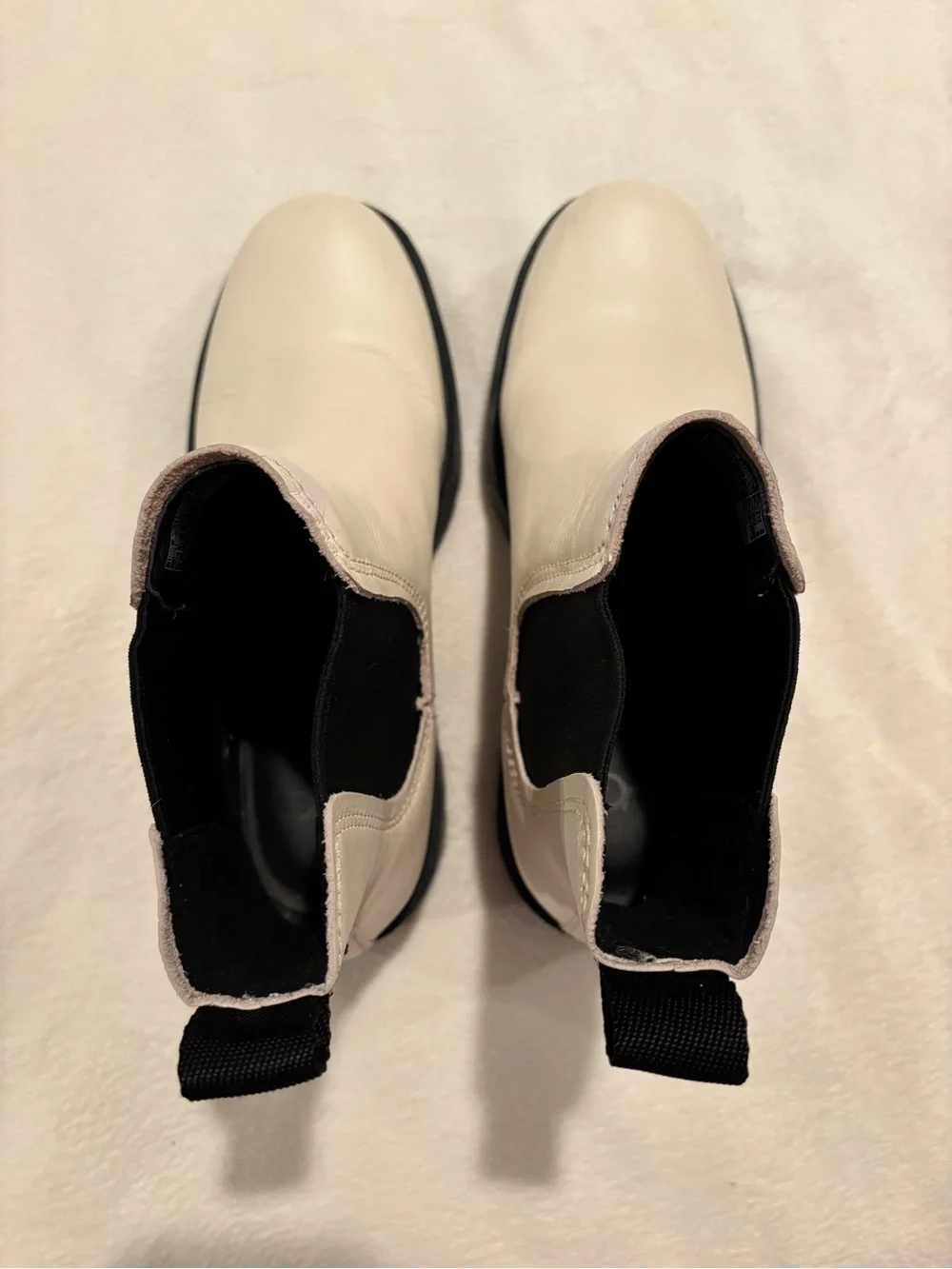 UGG Cream Leather Chelsea Lug-Sole Boots with Black Elastic